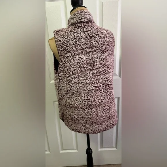 Altar'd State Burgundy Puffer Vest- Reversible - Picture 6 of 7